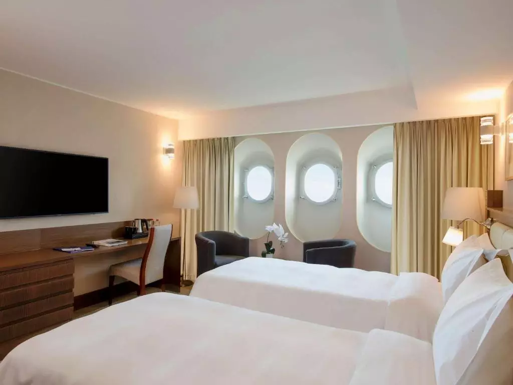 Queen Elizabeth 2 Hotel